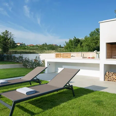 Vabriga Sleeps 6 With Pool And Air Con Vila *