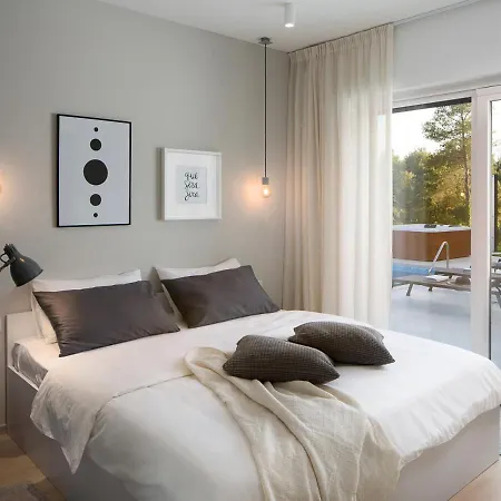 Vabriga Sleeps 6 With Pool And Air Con *